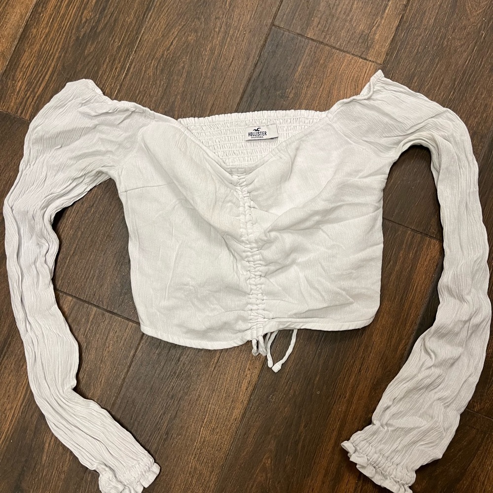 ✨Hollister long sleeved white crop top, size small! Adorable! ✨